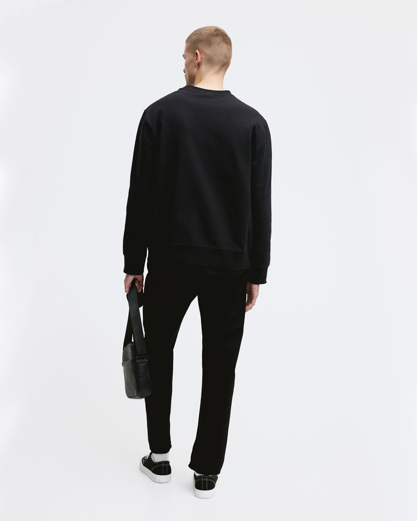 FEEL FREE TO TRY BLACK SWEATSHIRT